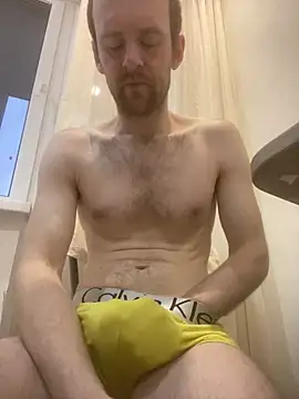 LynnAhNight online show from March 27, 3:15 am