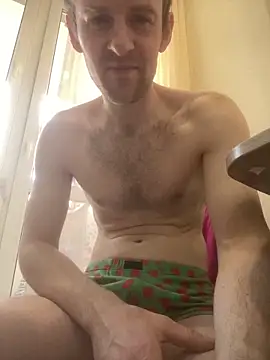 LynnAhNight online show from April 4, 5:03 am