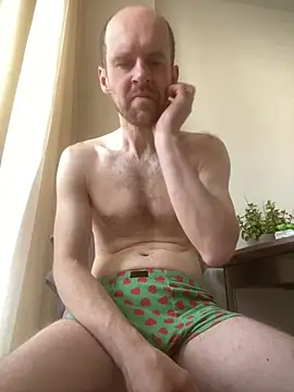 LynnAhNight online show from May 23, 4:55 am