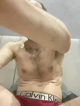 LynnAhNight online show from April 14, 5:51 pm