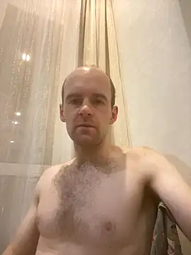 LynnAhNight online show from November 18, 2:49 am