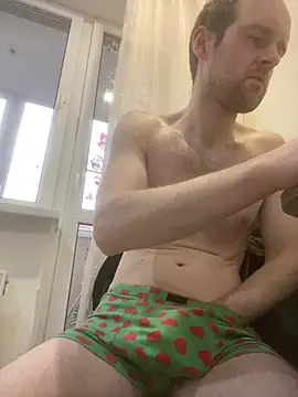 LynnAhNight online show from April 8, 3:19 am