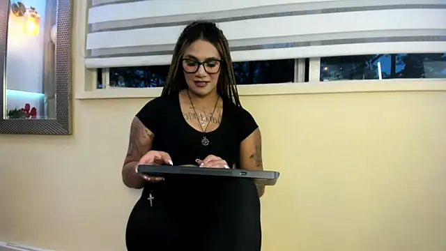 AzunaStar online show from February 12, 11:15 pm