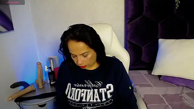 Snapshot of GochitaWild chatting on November 19, 8:20 pm GochitaWild online show from November 19, 8:20 pm