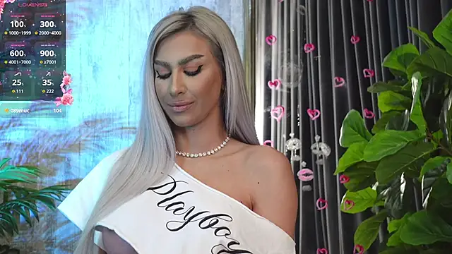 Snapshot of KarlaBart chatting on November 12, 8:12 pm KarlaBart online show from November 12, 8:12 pm