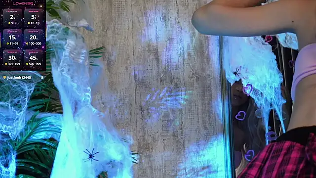 Snapshot of KarlaBart chatting on October 23, 7:12 pm KarlaBart online show from October 23, 7:12 pm