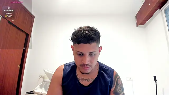 Snapshot of JohanSmith chatting on June 11, 2:25 pm JohanSmith online show from June 11, 2:25 pm
