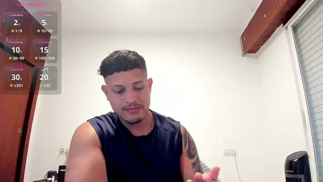 Snapshot of JohanSmith chatting on June 9, 6:42 pm JohanSmith online show from June 9, 6:42 pm