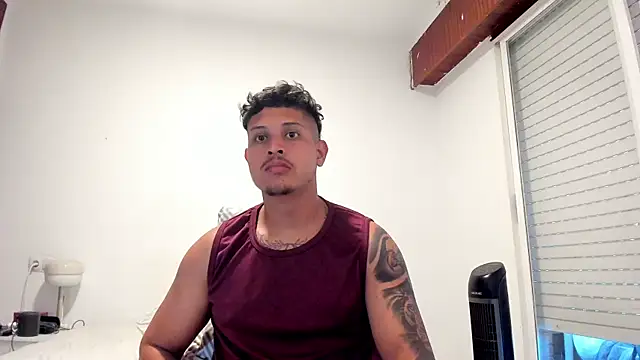 Snapshot of JohanSmith chatting on June 12, 6:49 pm JohanSmith online show from June 12, 6:49 pm