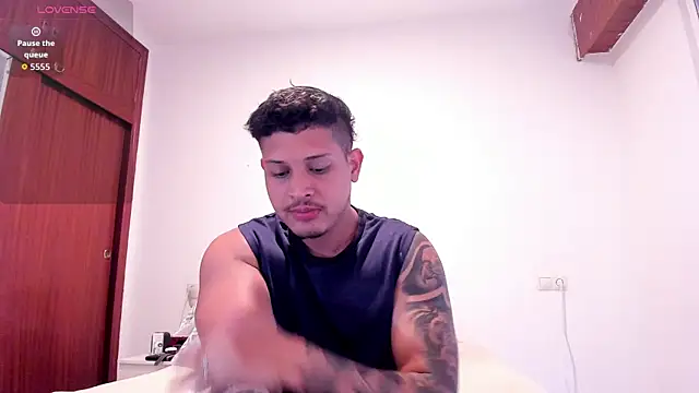 Snapshot of JohanSmith chatting on May 29, 12:44 pm JohanSmith online show from May 29, 12:44 pm