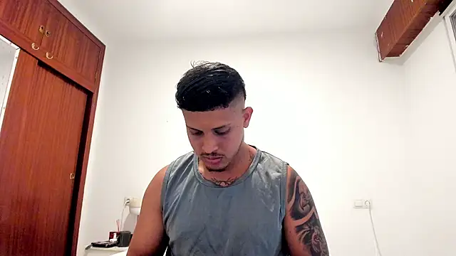Snapshot of JohanSmith chatting on June 15, 5:34 pm JohanSmith online show from June 15, 5:34 pm
