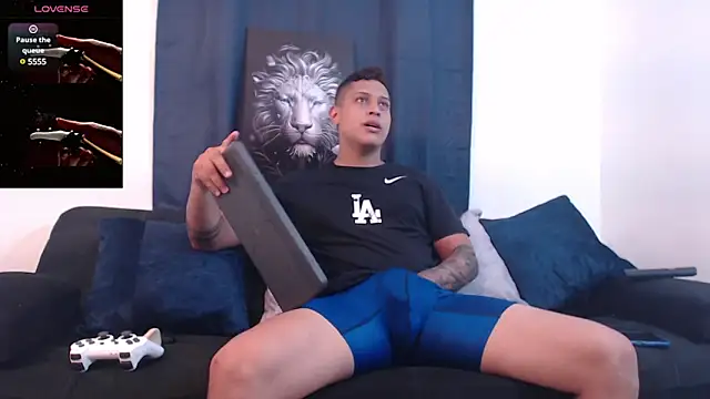 JohanSmith online show from February 10, 9:15 pm