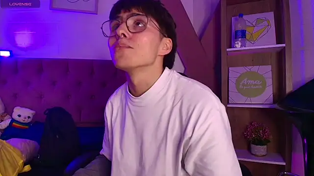 Snapshot of PepperTwink chatting on October 4, 4:30 pm PepperTwink online show from October 4, 4:30 pm