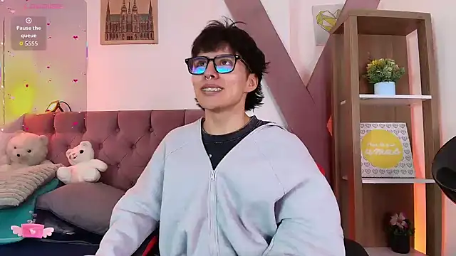 Snapshot of PepperTwink chatting on February 16, 4:16 pm PepperTwink online show from February 16, 4:16 pm