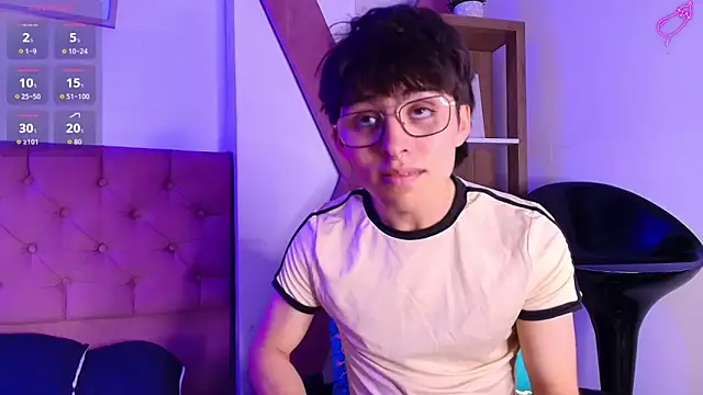 Snapshot of PepperTwink chatting on November 12, 1:15 pm PepperTwink online show from November 12, 1:15 pm