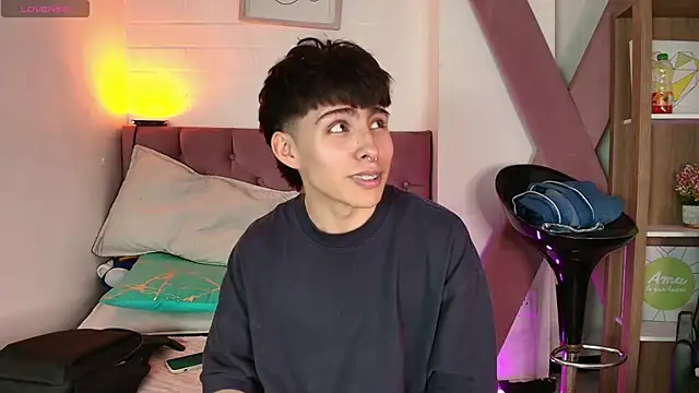 Snapshot of PepperTwink chatting on November 17, 4:55 pm PepperTwink online show from November 17, 4:55 pm