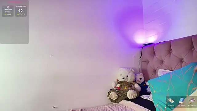 Snapshot of PepperTwink chatting on November 11, 5:08 pm PepperTwink online show from November 11, 5:08 pm