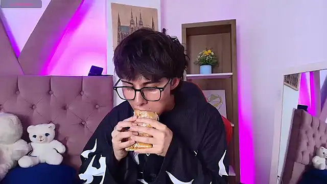 PepperTwink online show from March 26, 4:05 pm