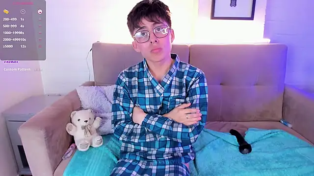 Snapshot of PepperTwink chatting on February 26, 4:05 pm PepperTwink online show from February 26, 4:05 pm