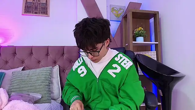 Snapshot of PepperTwink chatting on February 5, 4:14 pm PepperTwink online show from February 5, 4:14 pm