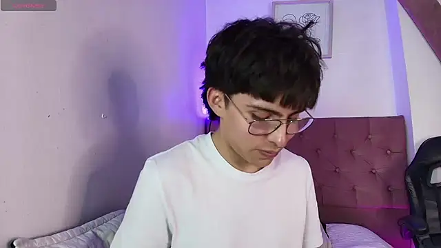 Snapshot of PepperTwink chatting on November 5, 4:32 pm PepperTwink online show from November 5, 4:32 pm