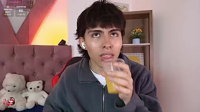 PepperTwink online show from March 5, 4:03 pm