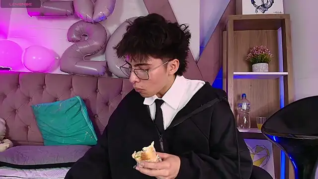 Snapshot of PepperTwink chatting on January 16, 4:33 pm PepperTwink online show from January 16, 4:33 pm