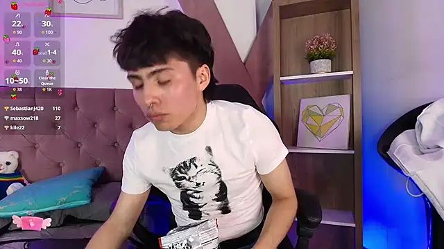 Snapshot of PepperTwink chatting on December 3, 5:45 pm PepperTwink online show from December 3, 5:45 pm