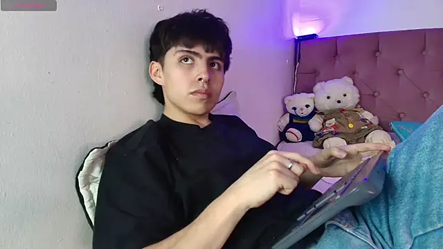 Snapshot of PepperTwink chatting on October 24, 3:55 pm PepperTwink online show from October 24, 3:55 pm