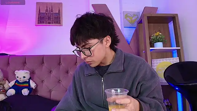 Snapshot of PepperTwink chatting on February 3, 4:01 pm PepperTwink online show from February 3, 4:01 pm