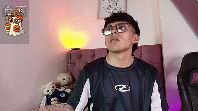 Snapshot of PepperTwink chatting on November 13, 4:55 pm PepperTwink online show from November 13, 4:55 pm