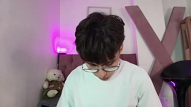 Snapshot of PepperTwink chatting on November 18, 4:43 pm PepperTwink online show from November 18, 4:43 pm