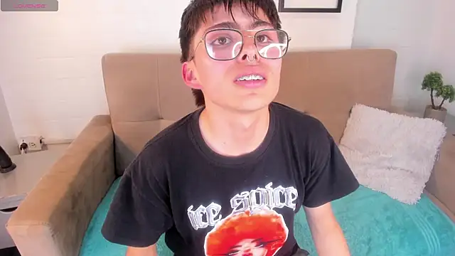 Snapshot of PepperTwink chatting on March 1, 6:54 pm PepperTwink online show from March 1, 6:54 pm