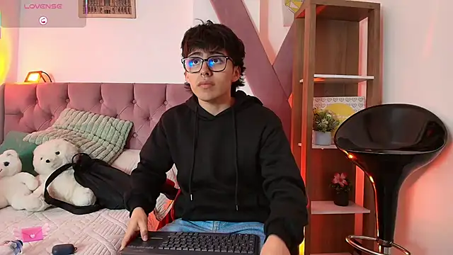 Snapshot of PepperTwink chatting on February 15, 1:10 pm PepperTwink online show from February 15, 1:10 pm