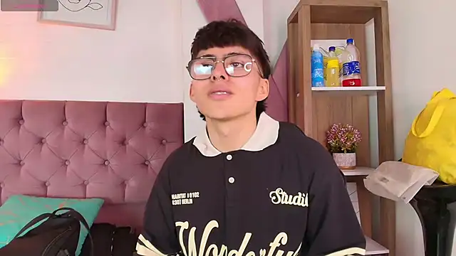 Snapshot of PepperTwink chatting on November 14, 4:54 pm PepperTwink online show from November 14, 4:54 pm