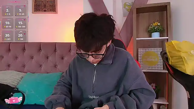 Snapshot of PepperTwink chatting on February 17, 4:48 pm PepperTwink online show from February 17, 4:48 pm