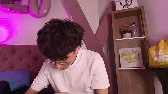 Snapshot of PepperTwink chatting on December 15, 4:46 pm PepperTwink online show from December 15, 4:46 pm