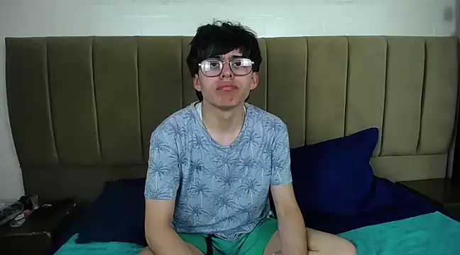 Snapshot of PepperTwink chatting on February 18, 1:55 pm PepperTwink online show from February 18, 1:55 pm