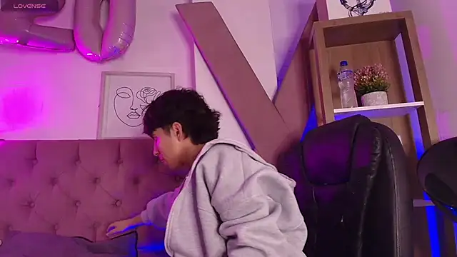 Snapshot of PepperTwink chatting on December 20, 5:27 pm PepperTwink online show from December 20, 5:27 pm