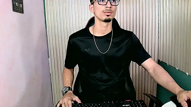 Snapshot of Becker2_ chatting on January 5, 5:38 pm Becker2 online show from January 5, 5:38 pm