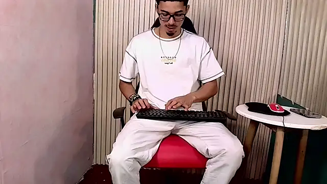 Snapshot of Becker2_ chatting on January 7, 5:18 pm Becker2 online show from January 7, 5:18 pm