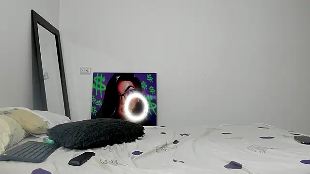 Snapshot of andrea_cherryy chatting on November 27, 1:33 pm andrea cherryy online show from November 27, 1:33 pm