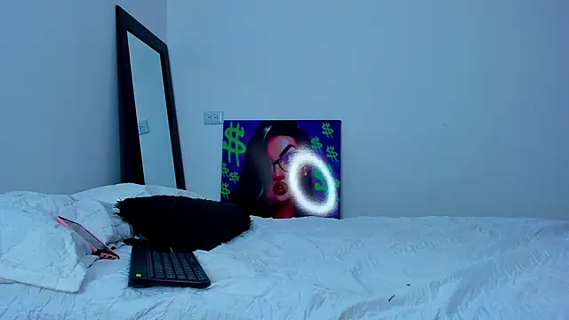 Snapshot of andrea_cherryy chatting on October 29, 1:43 pm andrea cherryy online show from October 29, 1:43 pm