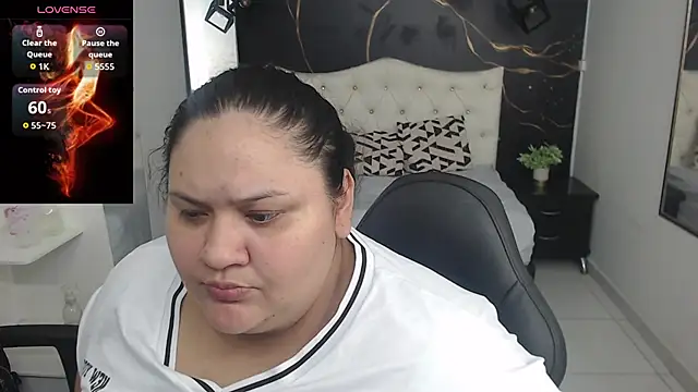 Snapshot of Aaliyah11 chatting on November 12, 1:10 am Aaliyah11 online show from November 12, 1:10 am