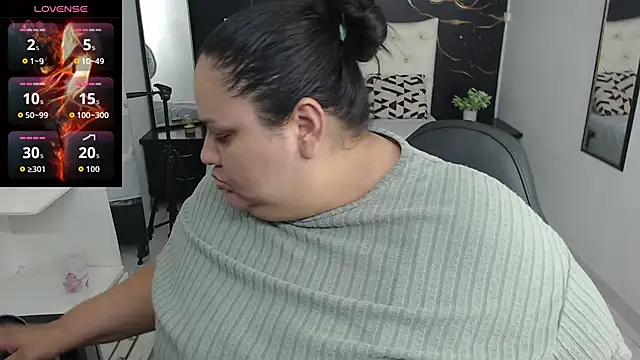 Snapshot of Aaliyah11 chatting on November 25, 12:22 am Aaliyah11 online show from November 25, 12:22 am