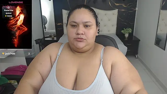 Snapshot of Aaliyah11 chatting on November 5, 1:09 am Aaliyah11 online show from November 5, 1:09 am