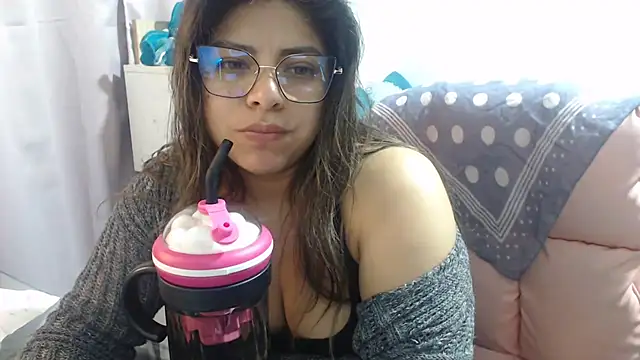 Snapshot of KatteAngelLat chatting on November 2, 12:04 am KatteAngelLat online show from November 2, 12:04 am