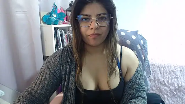 Snapshot of KatteAngelLat chatting on October 26, 12:33 am KatteAngelLat online show from October 26, 12:33 am