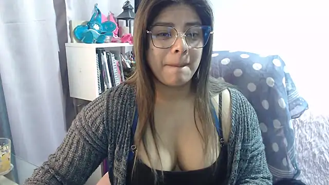 Snapshot of KatteAngelLat chatting on October 29, 1:15 am KatteAngelLat online show from October 29, 1:15 am