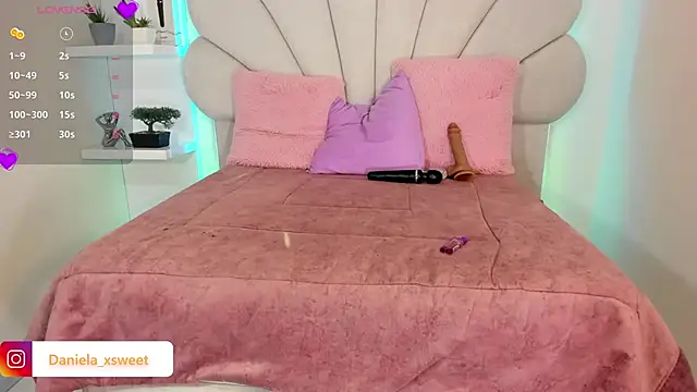 Danielaangelina online show from April 3, 5:25 am